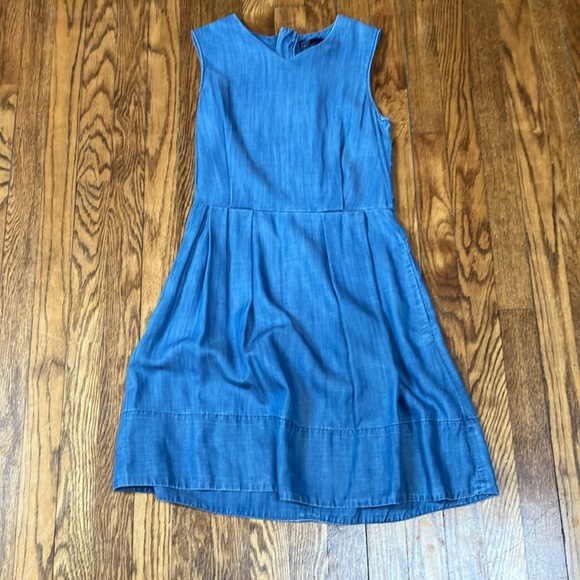 Gap Tencel Chambray V Neck Dress with Pockets - Picture 3 of 6